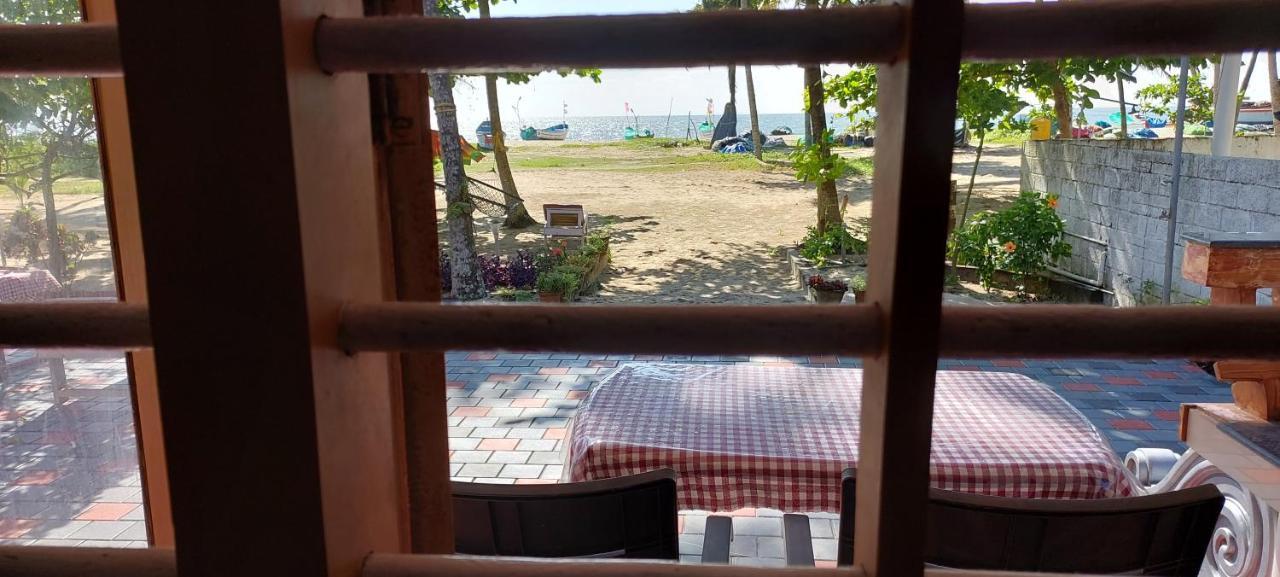 Marari Anna Beach Villa Mararikulam Eksteriør billede